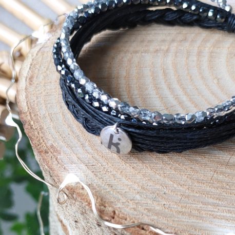 Bracelet Kuünu chic et éthique, en lin, argent et perles en verre de Bohème coloris NUANCES DE GRIS