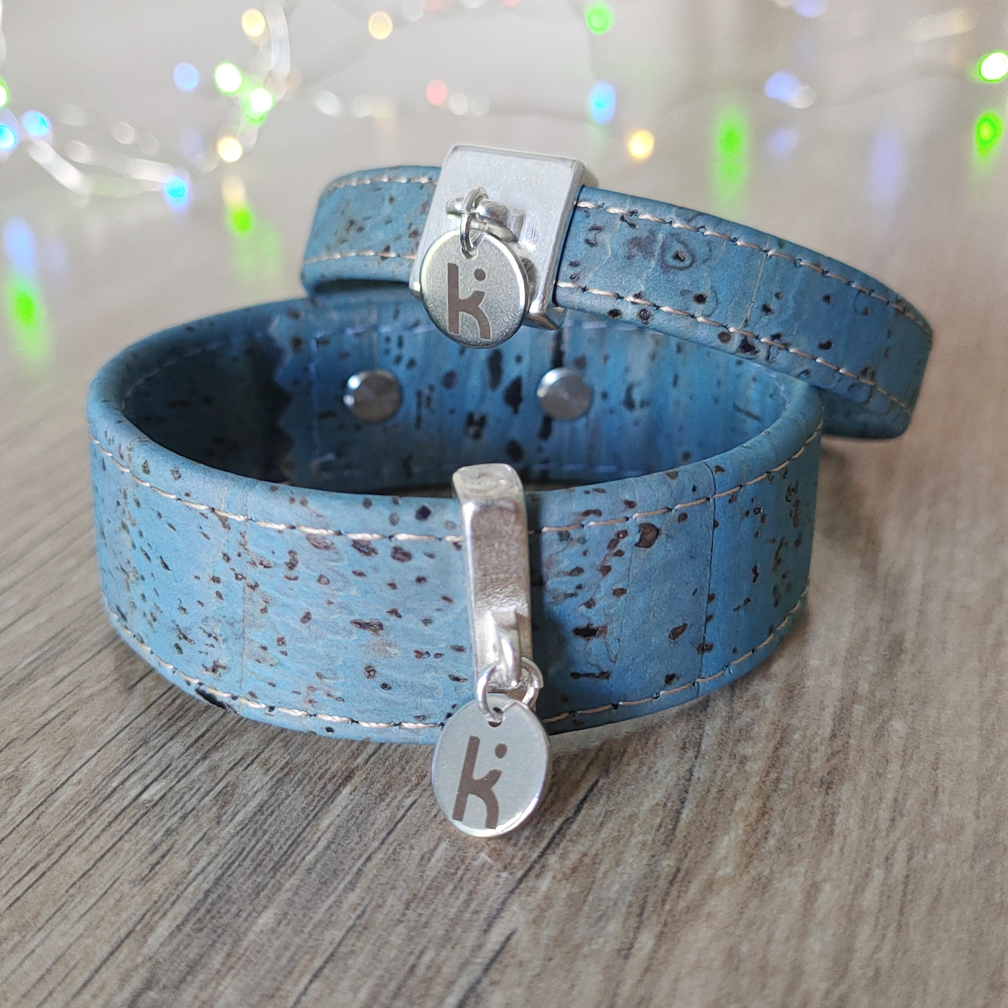 Bracelets Kuünu cuir vegan en liège bleu