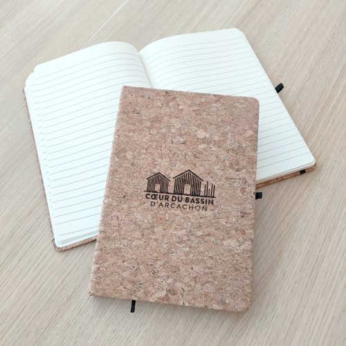 Gravure sur carnet en liège boutique office de tourisme coeur du bassin d'Arcachon