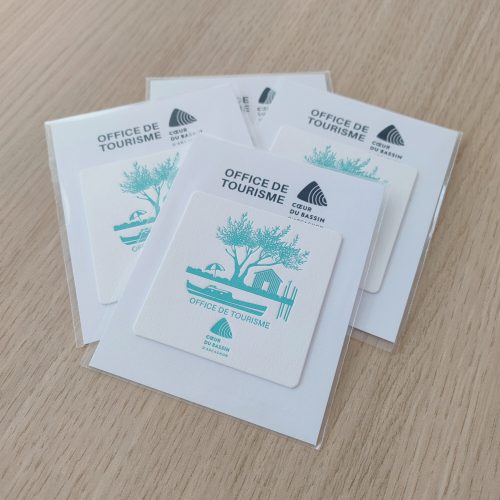 Création de magnets haut de gamme, en papier. Personnalisation, impression letterpress