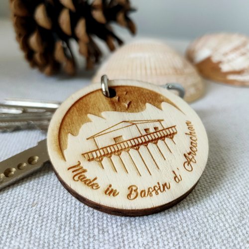 Gravure sur bois : personnalisation porte clés Made in Bassin d'Arcachon
